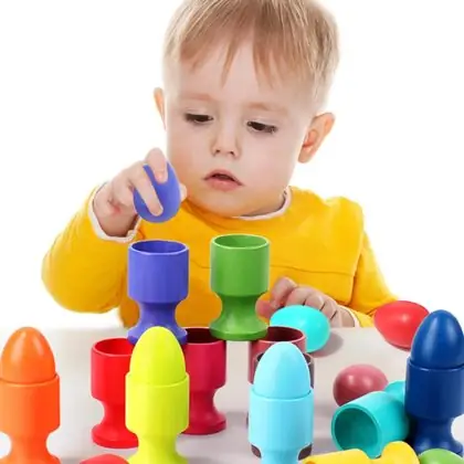 Juego de clasificación con bandeja montessori